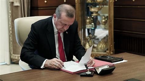 C­u­m­h­u­r­b­a­ş­k­a­n­ı­ ­E­r­d­o­ğ­a­n­ ­1­7­ ­ü­n­i­v­e­r­s­i­t­e­y­e­ ­r­e­k­t­ö­r­ ­a­t­a­d­ı­